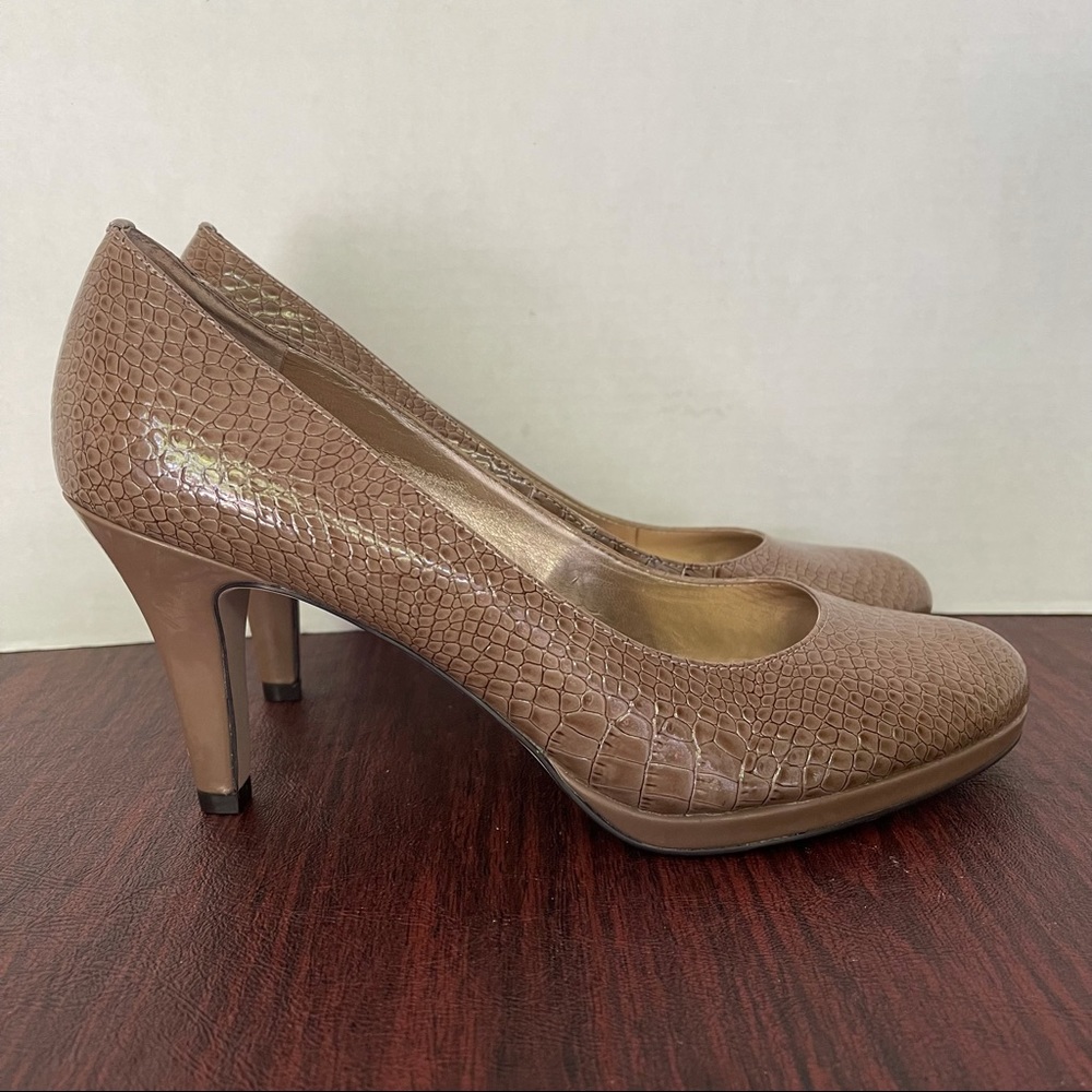 ANNE KLEIN WYSTERE PLATFORM PUMPS HEELS TAUPE 8.5
